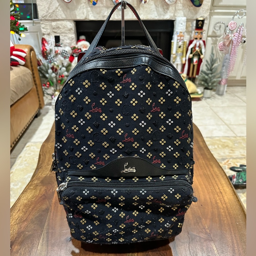 🅰️uthentic CHRISTIAN LOUBOUTIN Blackloubi
Metallic Embroidered Backpack -
UNISEX